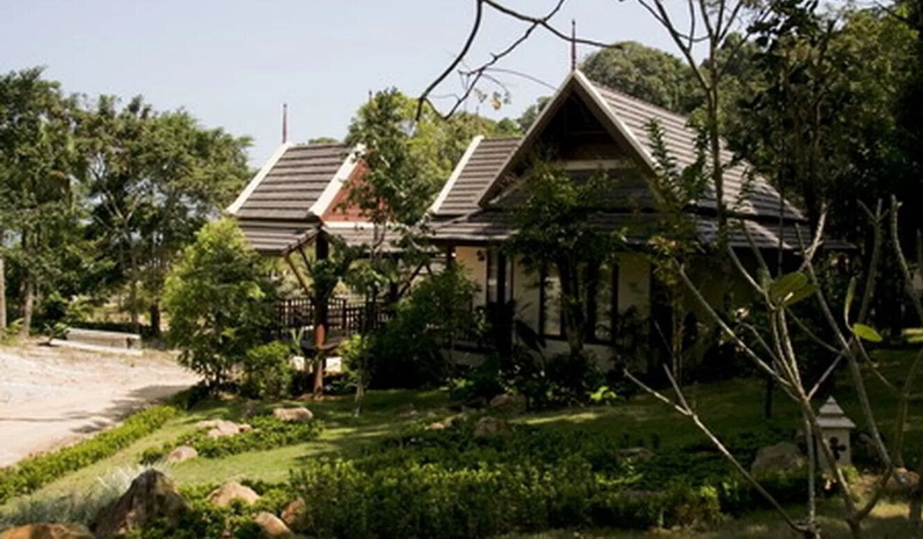 Панорама Kooncharaburi Resort SPA & Sailing Club 3*